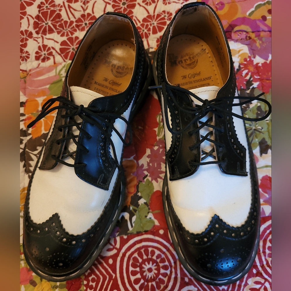 Dr. Martens 3989 Bex Smooth Leather Brogues EUC!